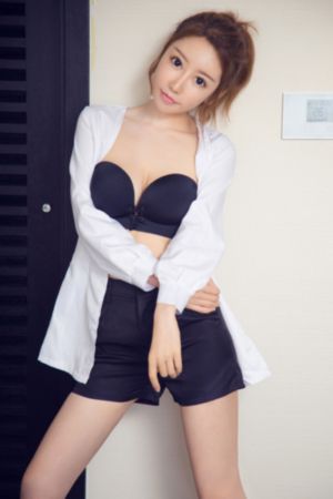 娇妻在舞厅被别人进入小说