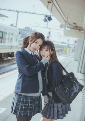 一边摸一边亲